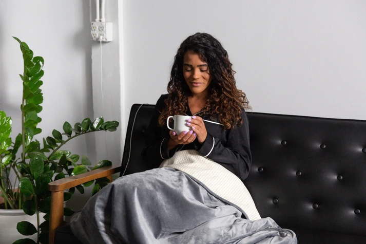 Health benefits of the Grounding Blanket include reduced inflammation, improved sleep quality, enhanced mood, and boosted immune function. This grounding blanket connects you to the Earth's natural energy, promoting better health and overall well-being.